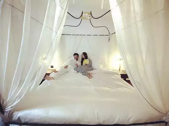 ऐसा दिखता है सोनम-आनंद का बेडरूम ऐसा दिखता है सोनम-आनंद का बेडरूम